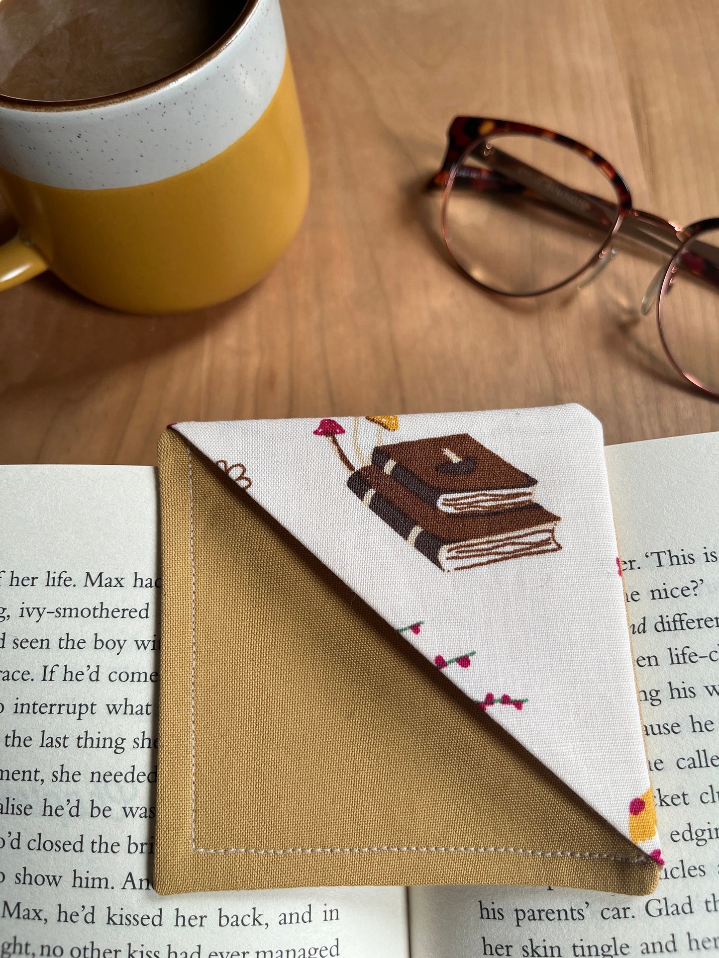 Fabric Corner Bookmark -Books