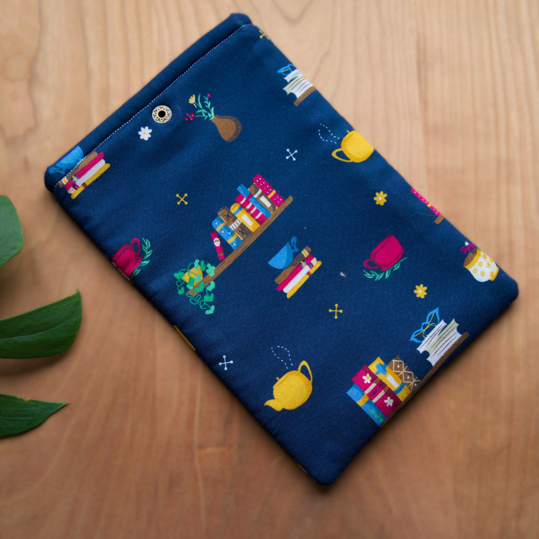 Kindle Sleeve - Bookshelves