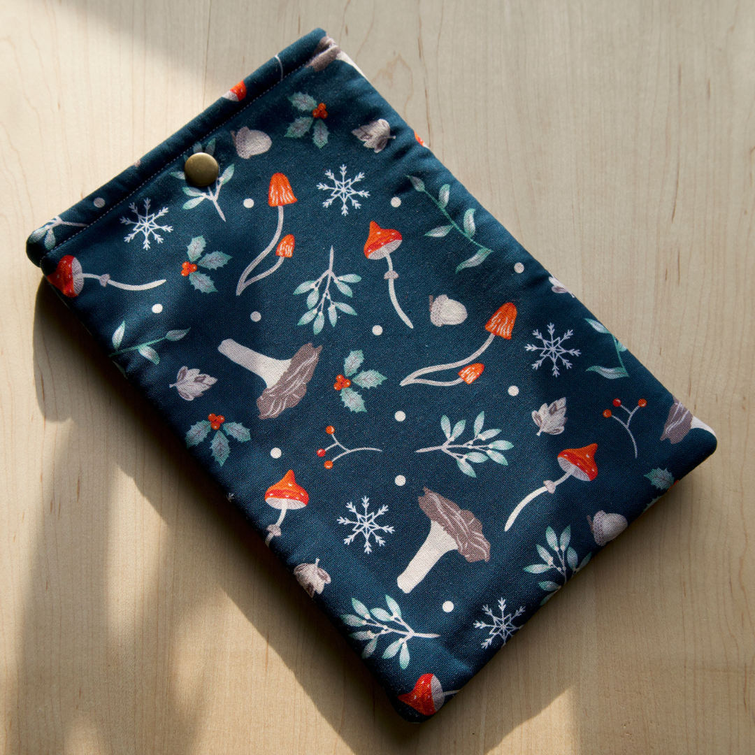 Kindle Sleeve - Holly Joy