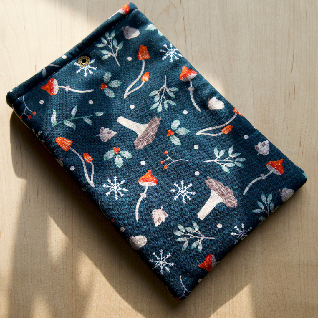 Kindle Sleeve - Holly Joy