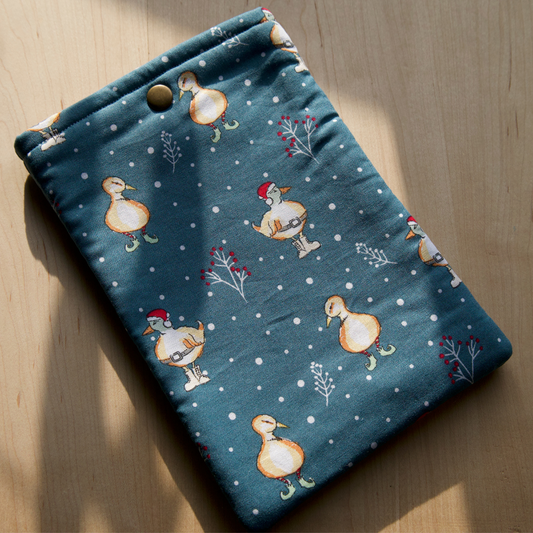 Kindle Sleeve - Christmas Ducks