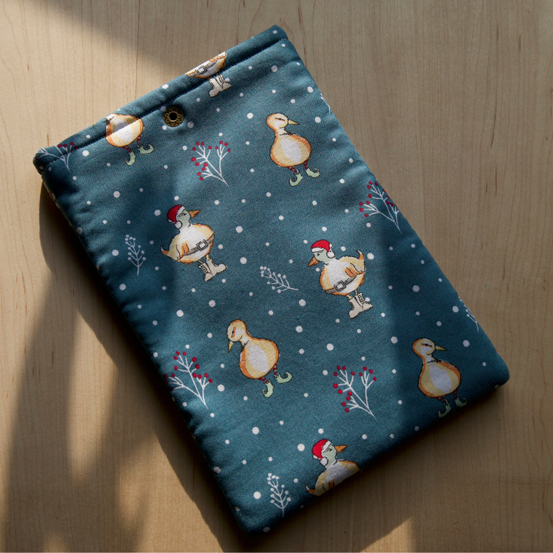 Kindle Sleeve - Christmas Ducks