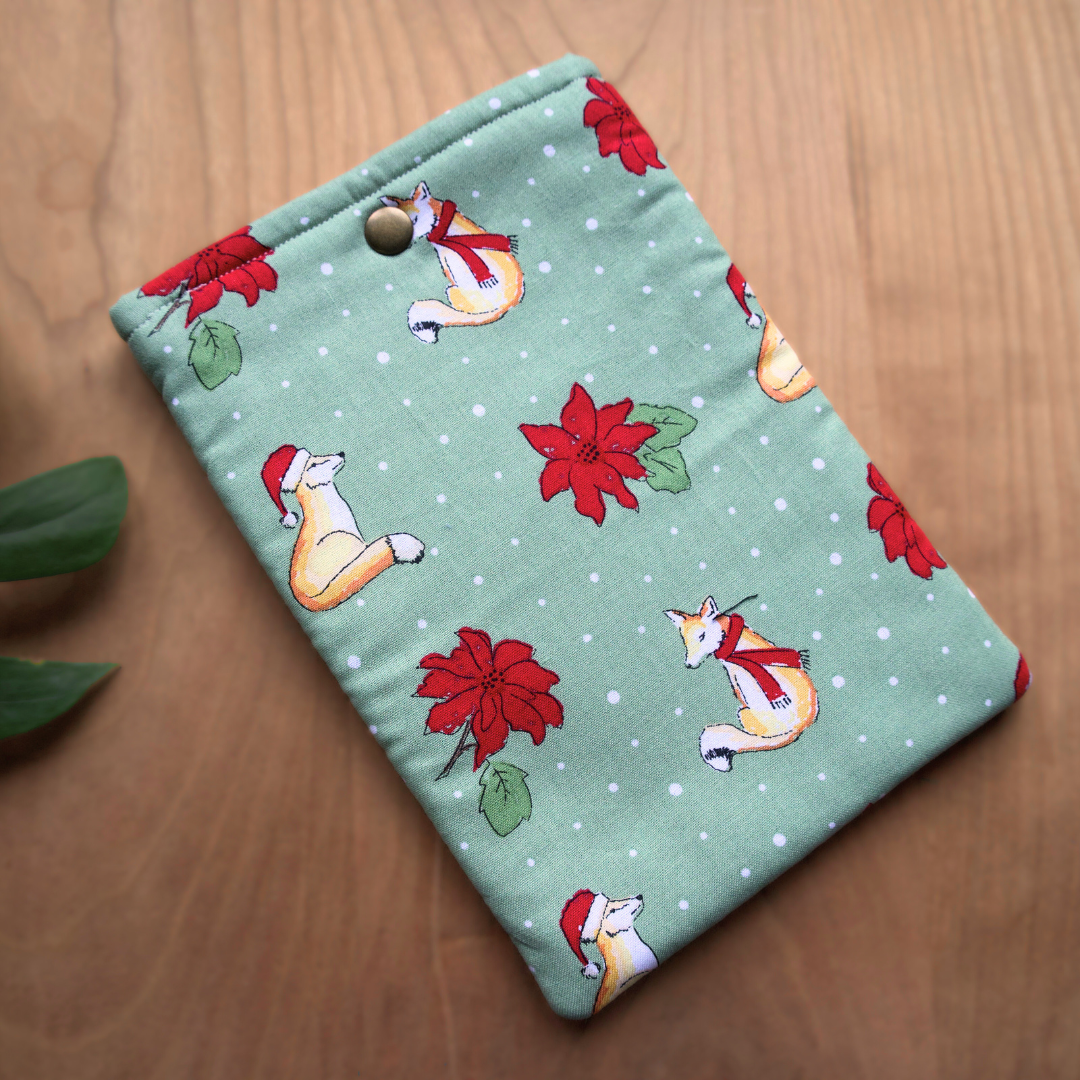 Kindle Sleeve - Christmas Foxes