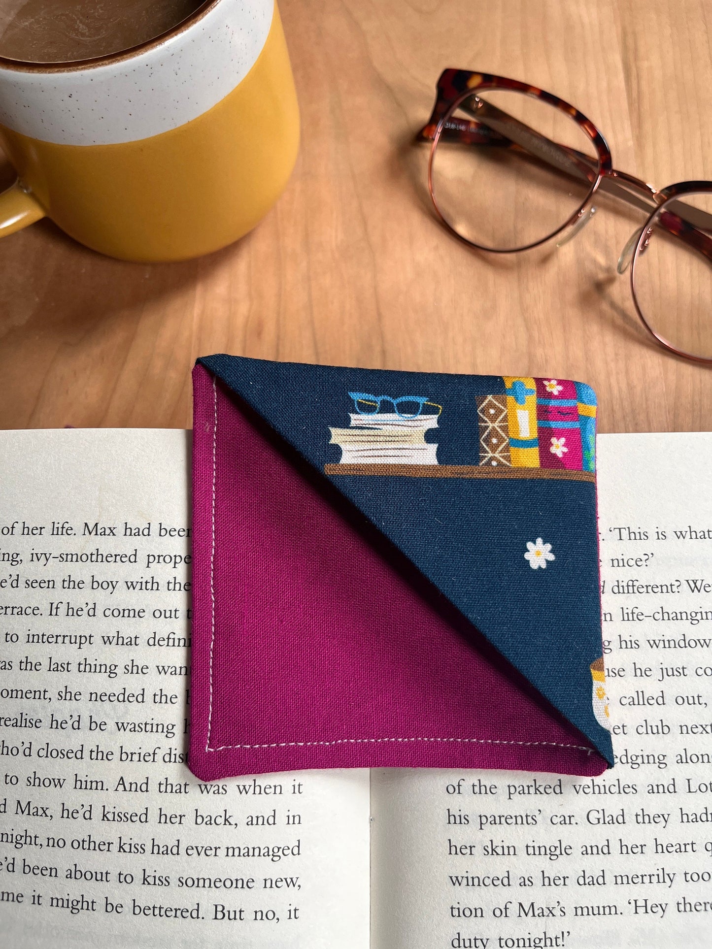 Fabric Corner Bookmark -Bookshelves