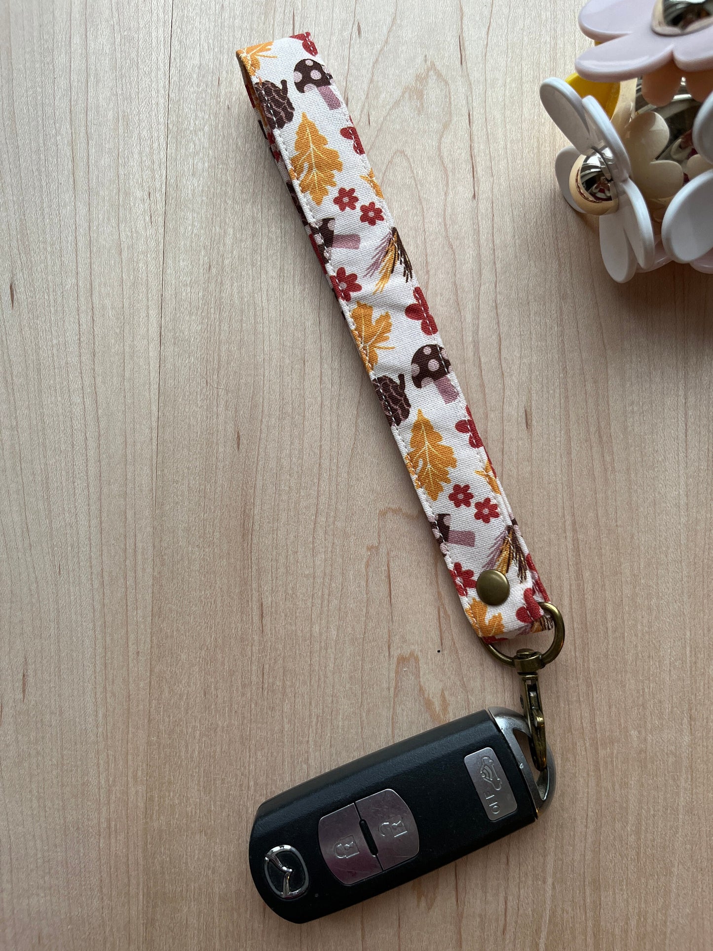 Autumn White Fabric Wristlet