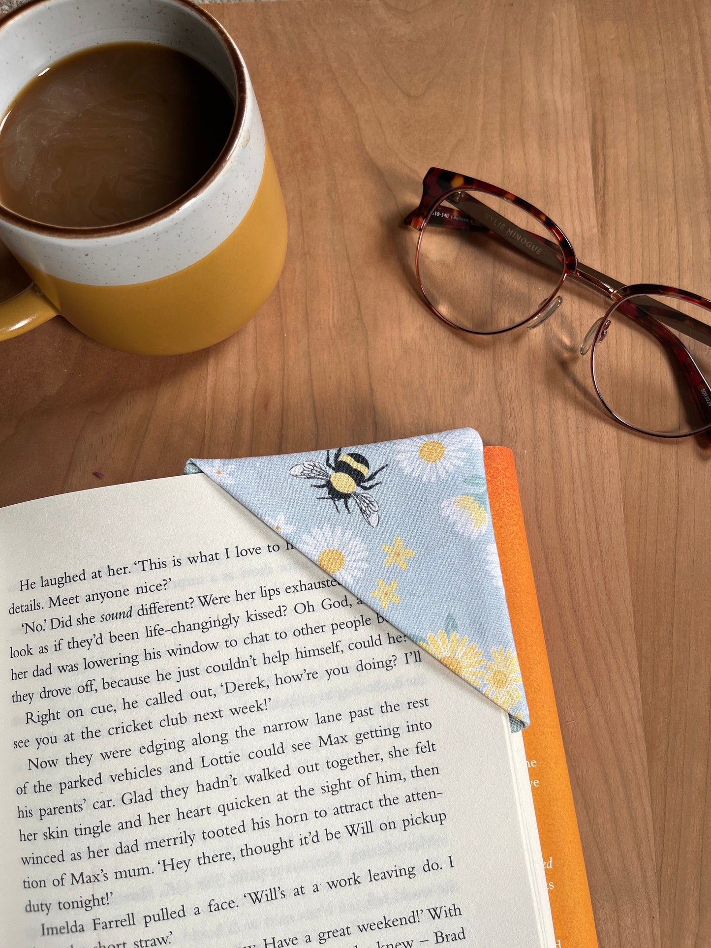 Fabric Corner Bookmark -Blue Bee