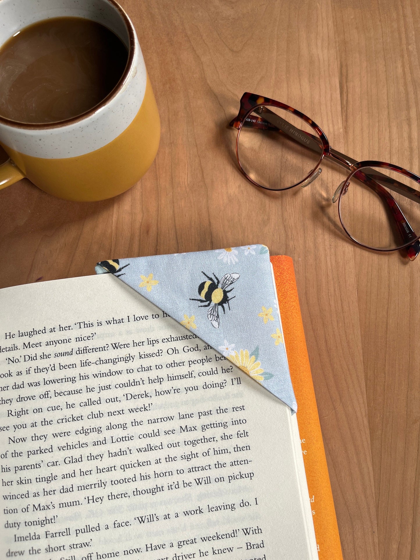 Fabric Corner Bookmark -Blue Bee