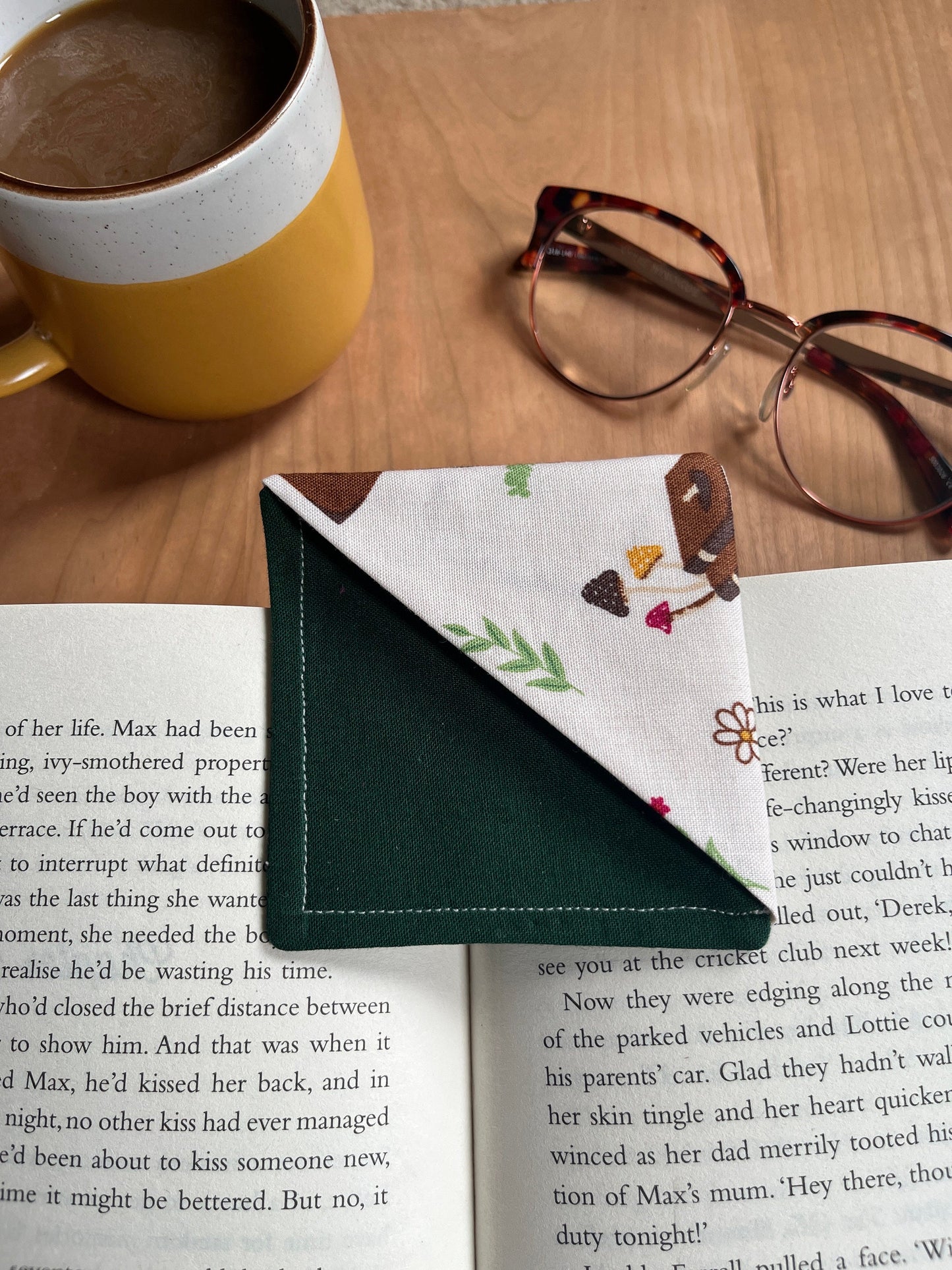 Fabric Corner Bookmark -Books