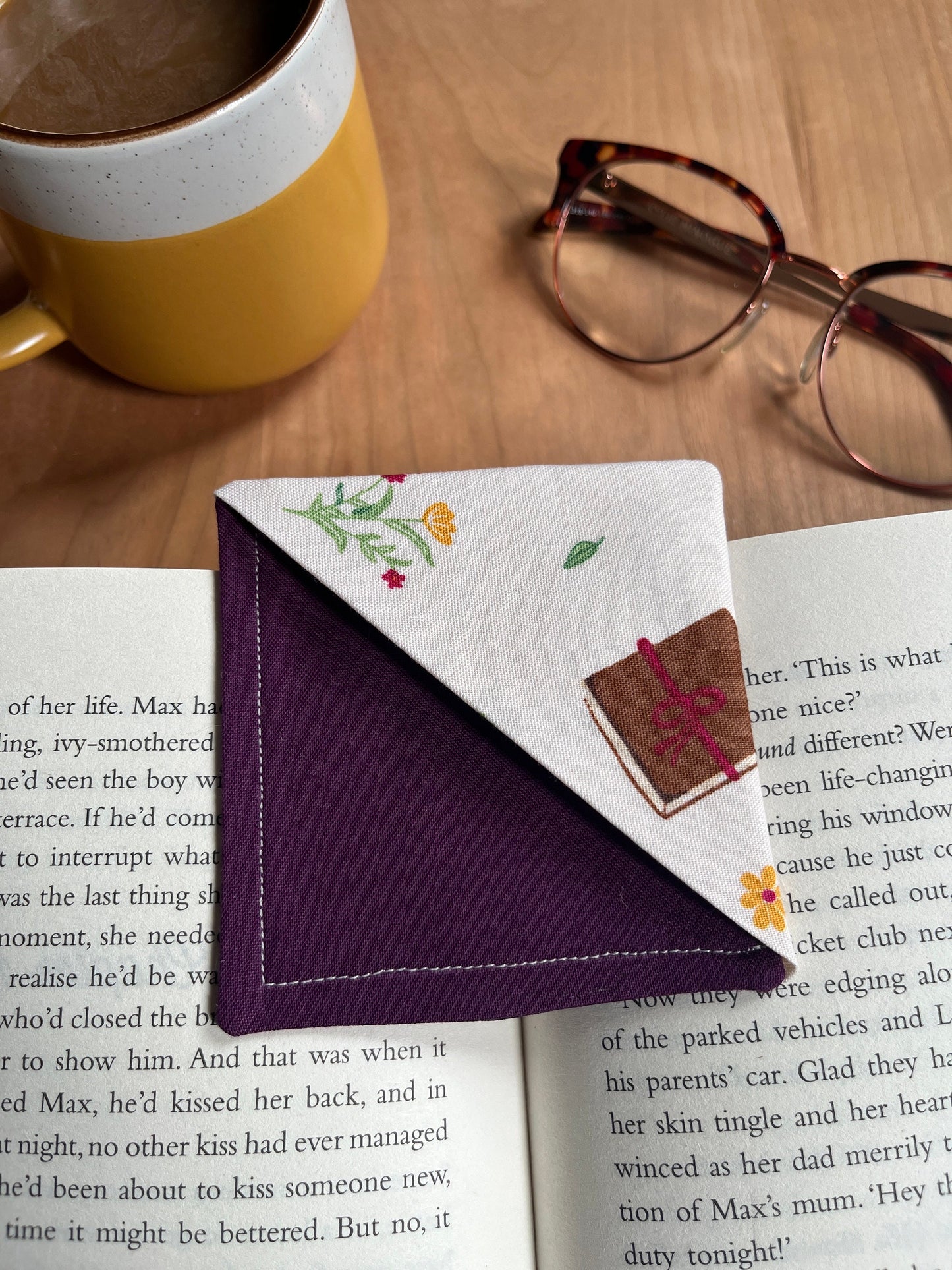 Fabric Corner Bookmark -Books