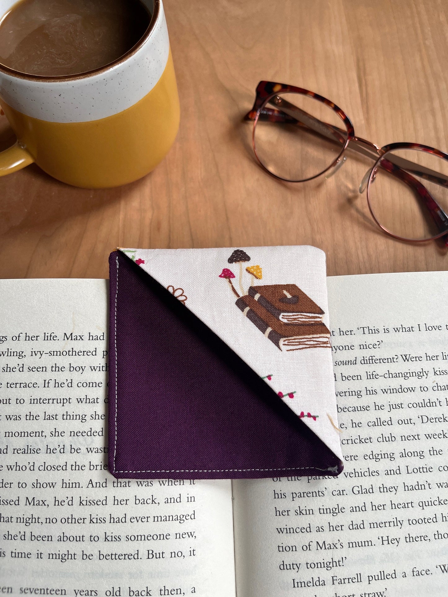 Fabric Corner Bookmark -Books