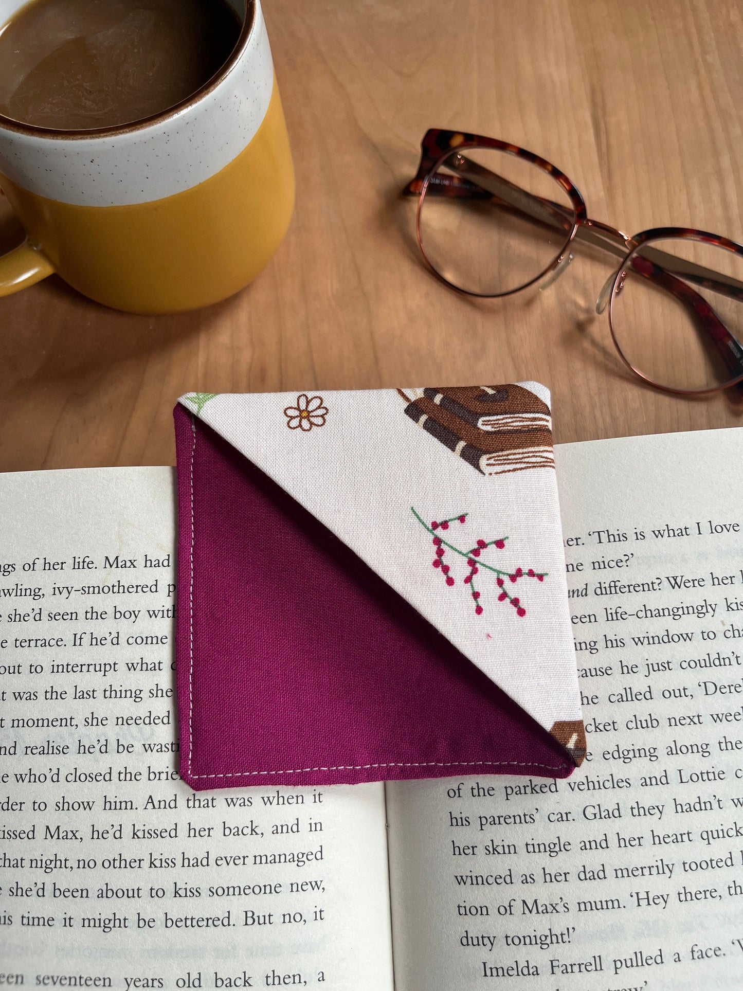 Fabric Corner Bookmark -Books