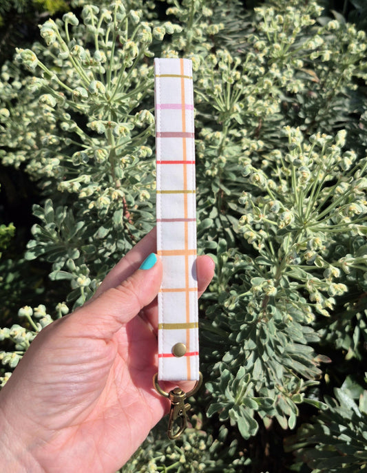 Grid Checkered Fabric Wristlet