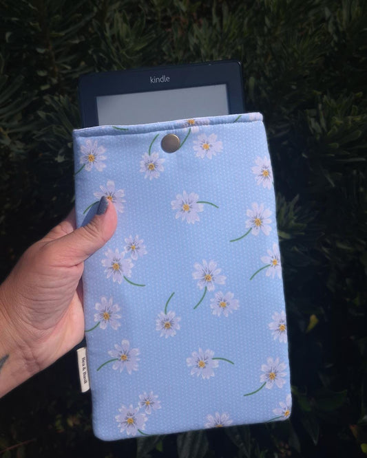 Kindle Sleeve - Pale Blue Flowers