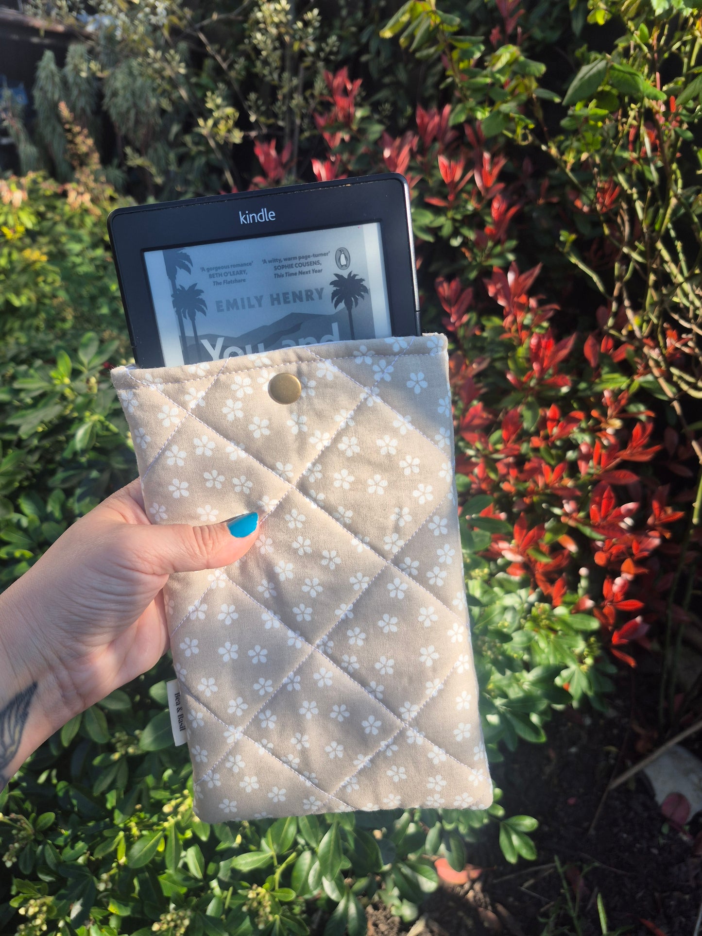 Kindle Sleeve - Cream Florals