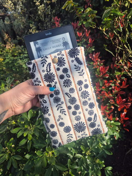 Kindle Sleeve - Navy Flowers